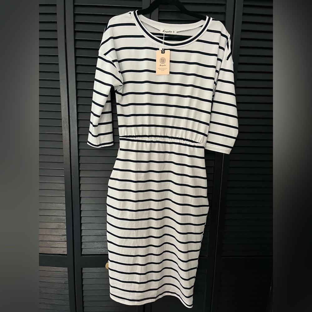 Black and White Striped Dress - Pockets - Bodycon - Medium